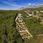 Luxury Lovric With Private Heated Pool, Jacuzzi, Sauna And Private Tavern Tugare
