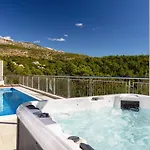 Luxury Lovric With Private Heated Pool, Jacuzzi, Sauna And Private Tavern Tugare