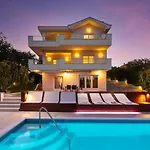 Luxury Lovric With Private Heated Pool, Jacuzzi, Sauna And Private Tavern וילה