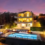 Luxury Lovric With Private Heated Pool, Jacuzzi, Sauna And Private Tavern וילה