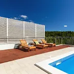 Luxury Lovric With Private Heated Pool, Jacuzzi, Sauna And Private Tavern * Tugare