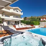Luxury Lovric With Private Heated Pool, Jacuzzi, Sauna And Private Tavern *
