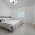 וילה Luxury Lovric With Private Heated Pool, Jacuzzi, Sauna And Private Tavern