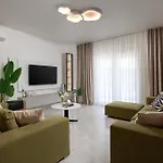 Luxury Lovric With Private Heated Pool, Jacuzzi, Sauna And Private Tavern וילה