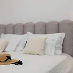Luxury Lovric With Private Heated Pool, Jacuzzi, Sauna And Private Tavern וילה *