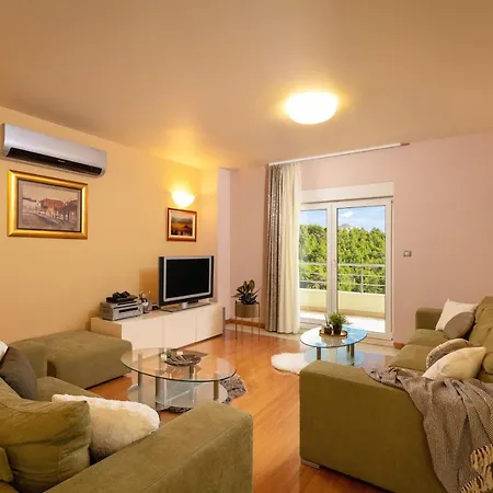 Luxury Lovric With Private Heated Pool, Jacuzzi, Sauna And Private Tavern
