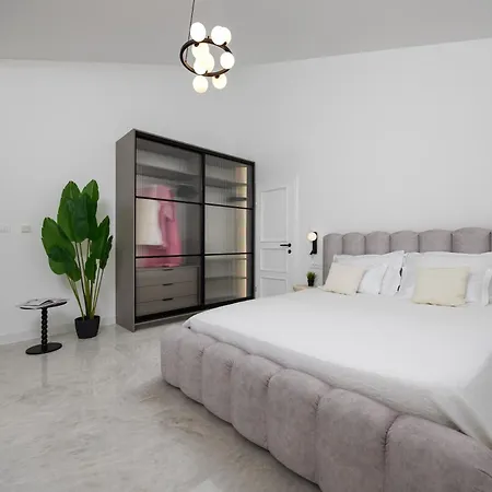 Luxury Lovric With Private Heated Pool, Jacuzzi, Sauna And Private Tavern Villa *