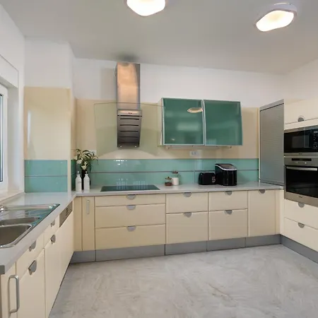 Luxury Lovric With Private Heated Pool, Jacuzzi, Sauna And Private Tavern Villa Tugare