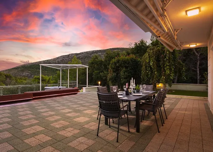 Luxury Lovric With Private Heated Pool, Jacuzzi, Sauna And Private Tavern Villa