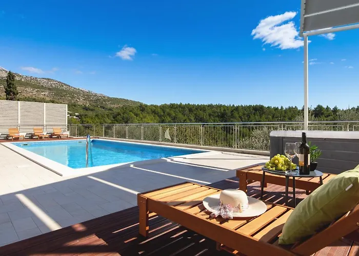Villa Luxury Lovric With Private Heated Pool, Jacuzzi, Sauna And Private Tavern *
