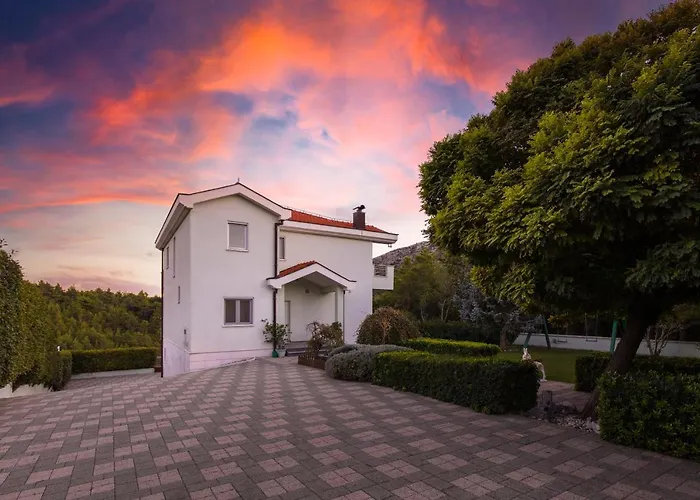 Luxury Lovric With Private Heated Pool, Jacuzzi, Sauna And Private Tavern *
