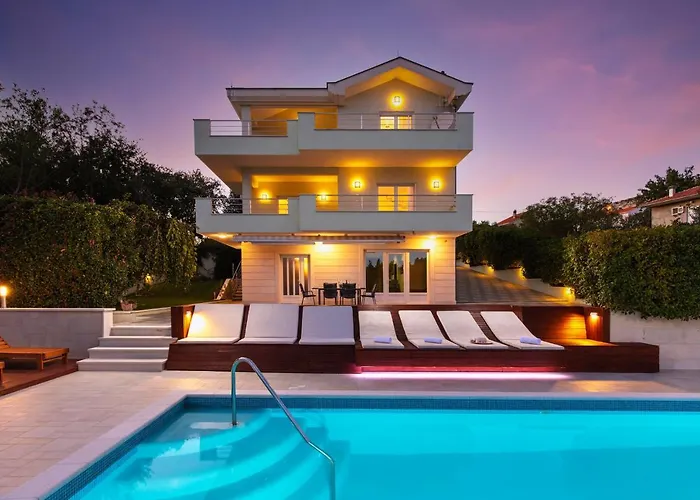 Luxury Lovric With Private Heated Pool, Jacuzzi, Sauna And Private Tavern Villa