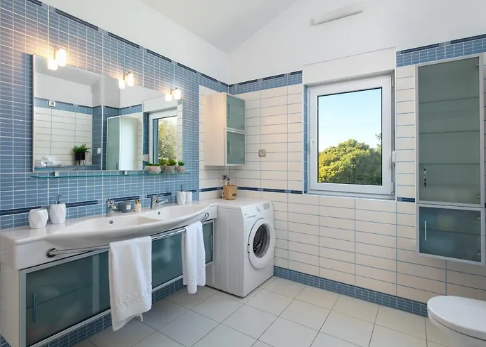 Luxury Lovric With Private Heated Pool, Jacuzzi, Sauna And Private Tavern Villa Tugare