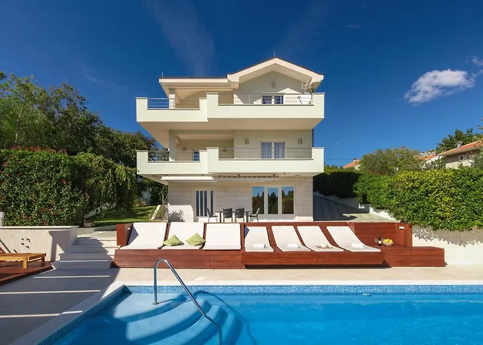Luxury Lovric With Private Heated Pool, Jacuzzi, Sauna And Private Tavern Villa Tugare