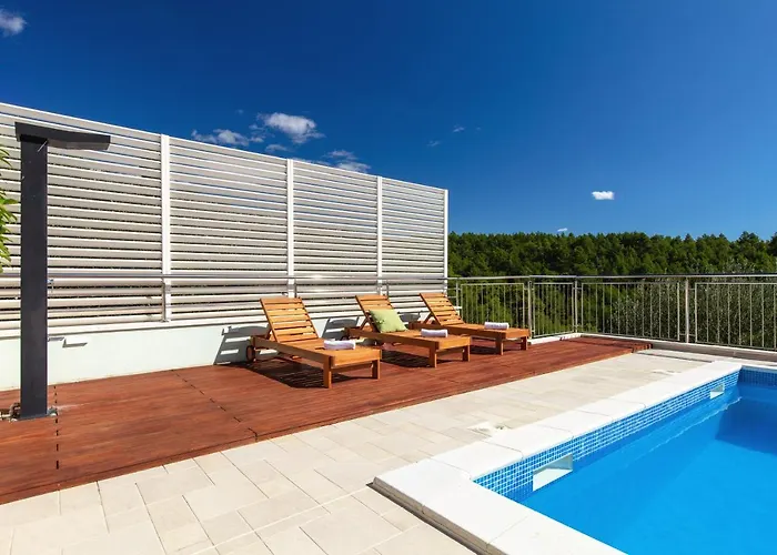 Luxury Lovric With Private Heated Pool, Jacuzzi, Sauna And Private Tavern * Tugare