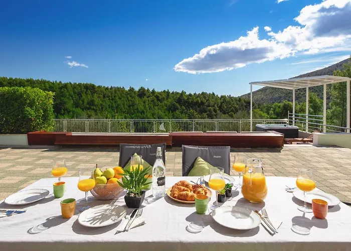 Luxury Lovric With Private Heated Pool, Jacuzzi, Sauna And Private Tavern *