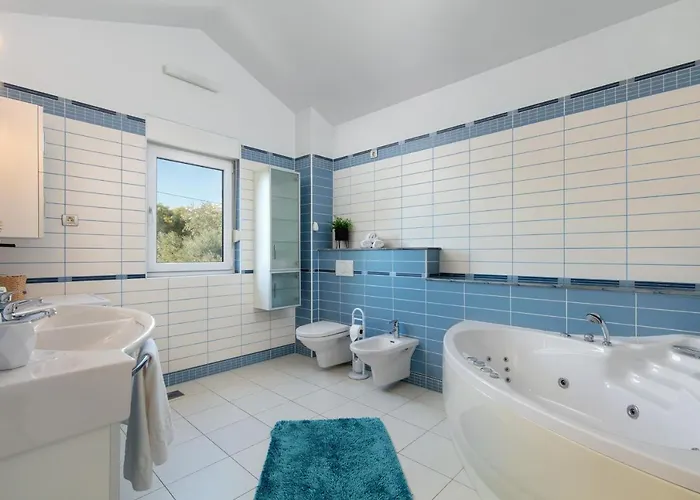 Villa Luxury Lovric With Private Heated Pool, Jacuzzi, Sauna And Private Tavern Tugare