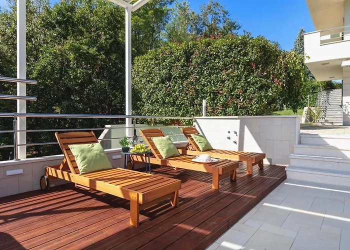Luxury Lovric With Private Heated Pool, Jacuzzi, Sauna And Private Tavern Villa *