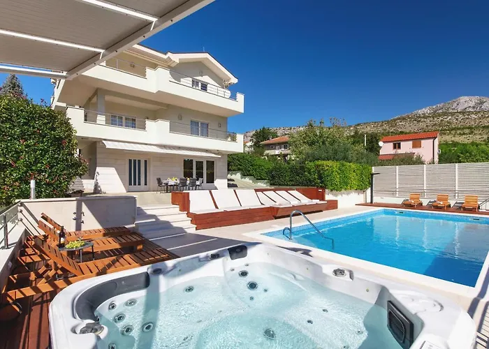 Luxury Lovric With Private Heated Pool, Jacuzzi, Sauna And Private Tavern *