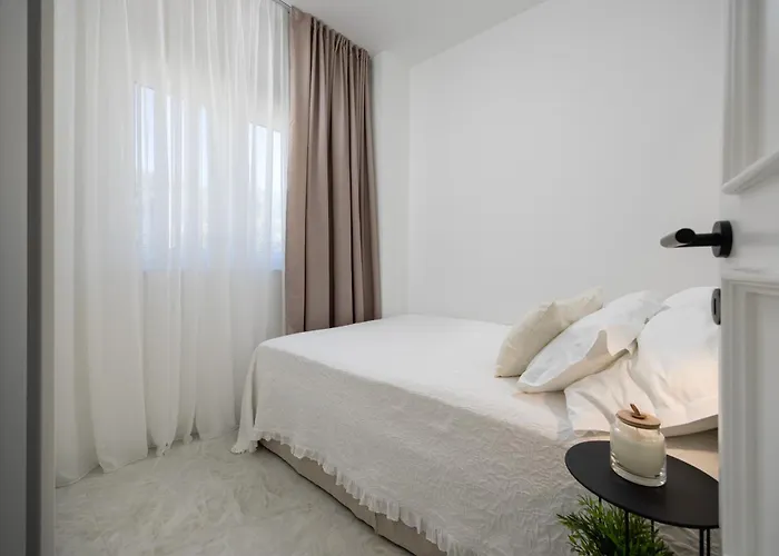Luxury Lovric With Private Heated Pool, Jacuzzi, Sauna And Private Tavern