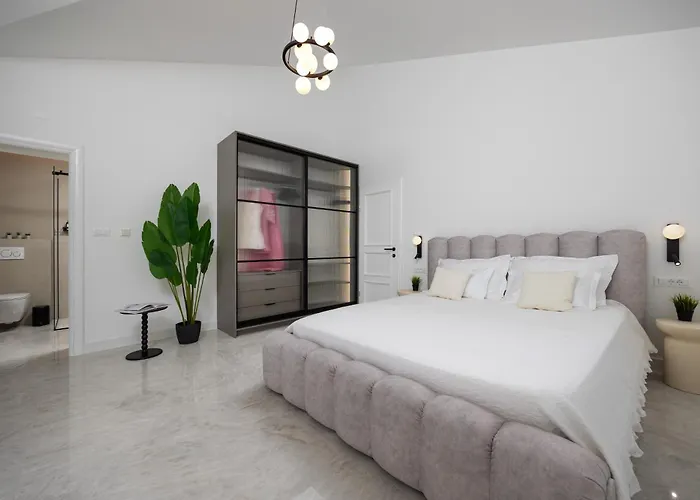 Luxury Lovric With Private Heated Pool, Jacuzzi, Sauna And Private Tavern Villa *
