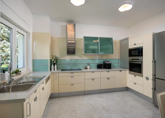 Luxury Lovric With Private Heated Pool, Jacuzzi, Sauna And Private Tavern Villa Tugare