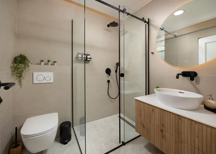 Luxury Lovric With Private Heated Pool, Jacuzzi, Sauna And Private Tavern Tugare