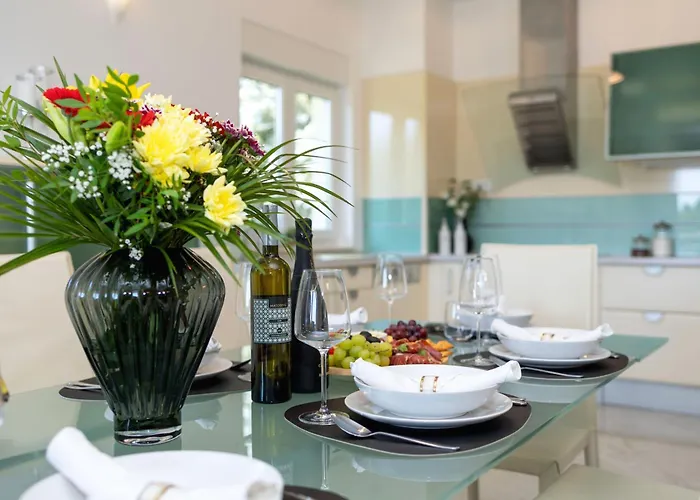 Luxury Lovric With Private Heated Pool, Jacuzzi, Sauna And Private Tavern * Tugare