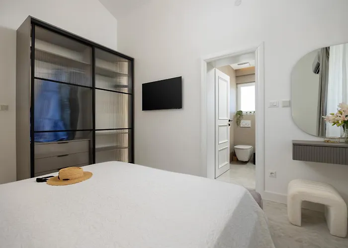 Luxury Lovric With Private Heated Pool, Jacuzzi, Sauna And Private Tavern