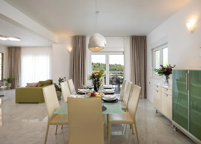 Luxury Lovric With Private Heated Pool, Jacuzzi, Sauna And Private Tavern Villa