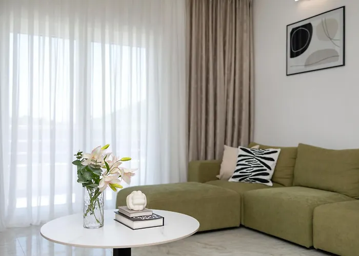 Luxury Lovric With Private Heated Pool, Jacuzzi, Sauna And Private Tavern Villa *